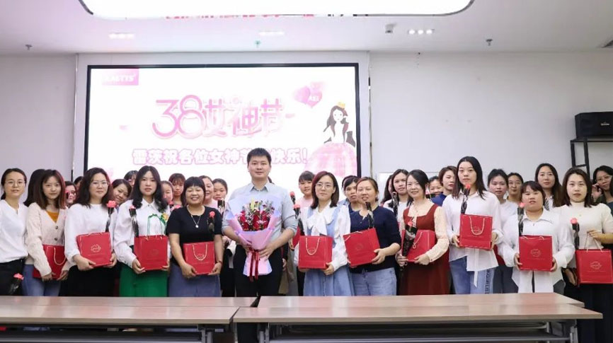 春風十里不如你：雷茨慶祝第100個婦女節！